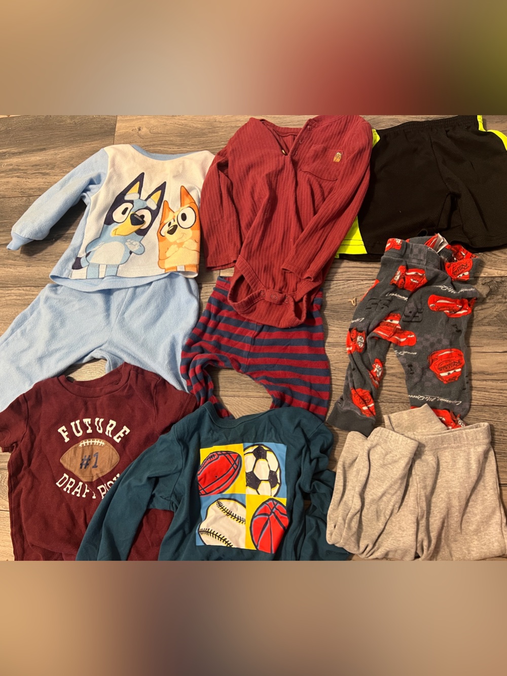 Bundle 9 assorted baby clothes
